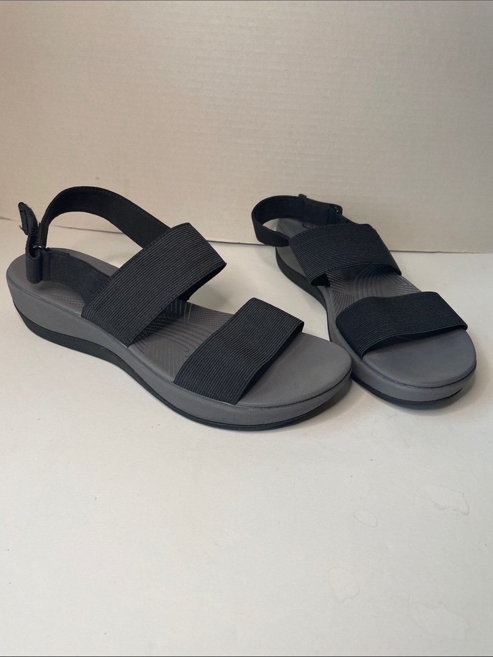 Clarks  Women's Size 10 Cloudsteppers  Black Elastic Strap Slingback Sandals